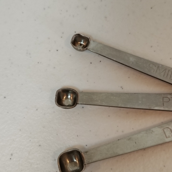 Vintage SMIDGEN PINCH DASH Measuring Spoons Metal Set 4'' - Picture 2 of 3